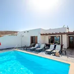Casa Serena Panoramic Views, Ac And Pool 度假居 *