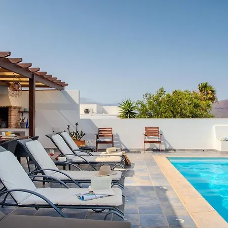 Casa Serena Panoramic Views, Ac And Pool 度假居